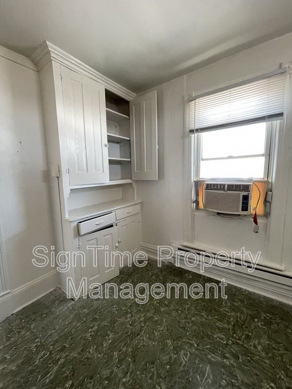 216 N Locust St - Photo 3 of 6
