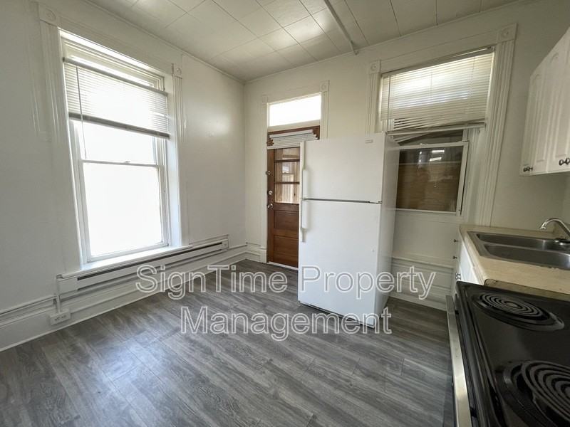 216 N Locust St - Photo 4 of 6