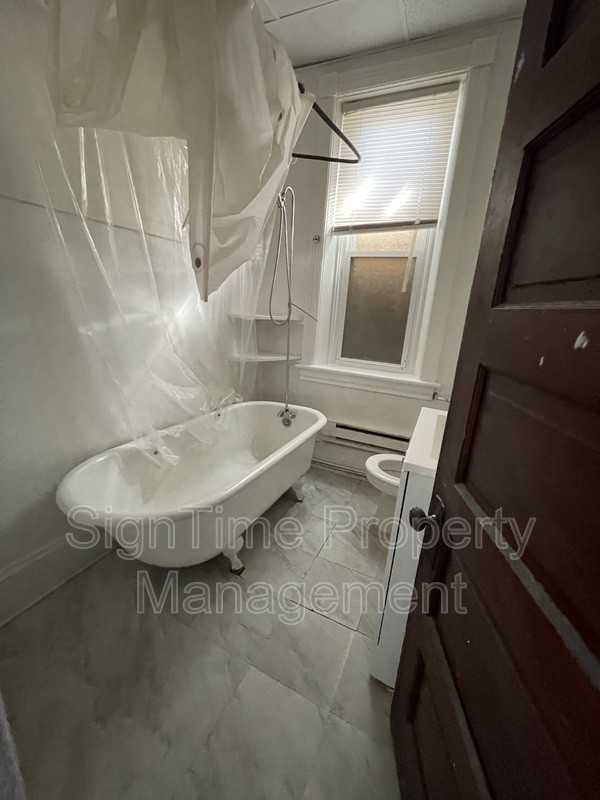 216 N Locust St - Photo 5 of 6