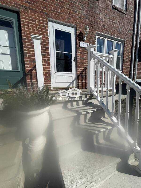 1208 Narcissus Ave - Photo 3 of 17