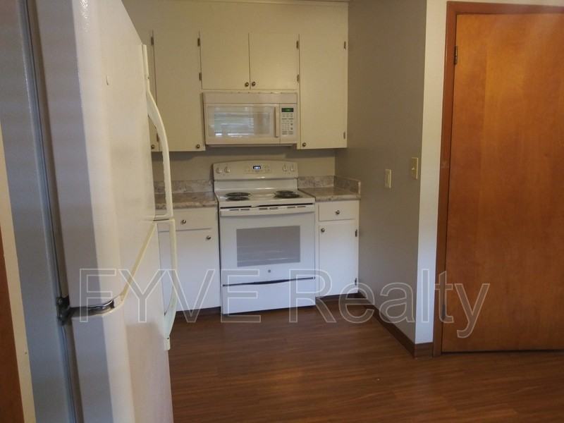 31810 Bainbridge Rd - Photo 3 of 12
