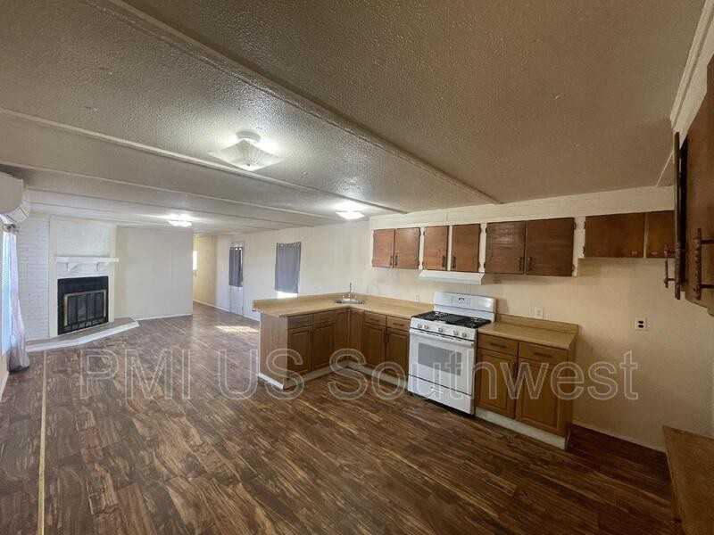 2176 E Cabot Dr - Photo 3 of 37