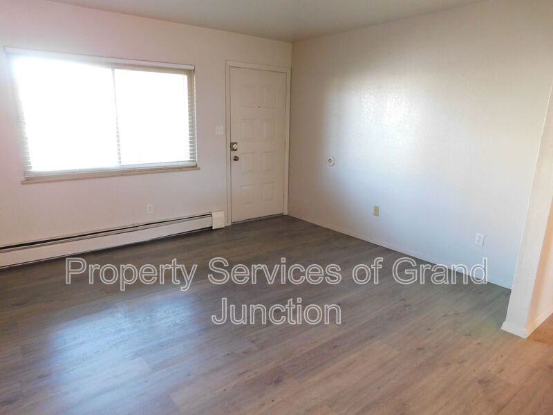 1302 Glenwood Ave #104 - Photo 3 of 7