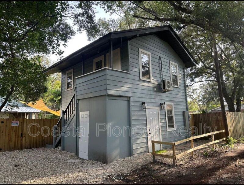 115 W Plymouth St #B - Photo 2 of 16