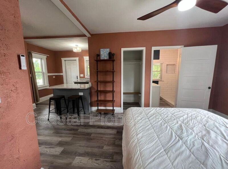 115 W Plymouth St #B - Photo 5 of 16