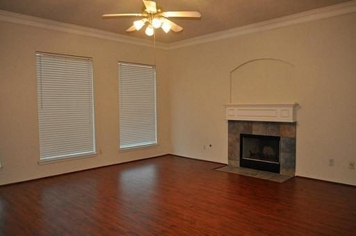 10311 Dell Ct - Photo 3 of 8