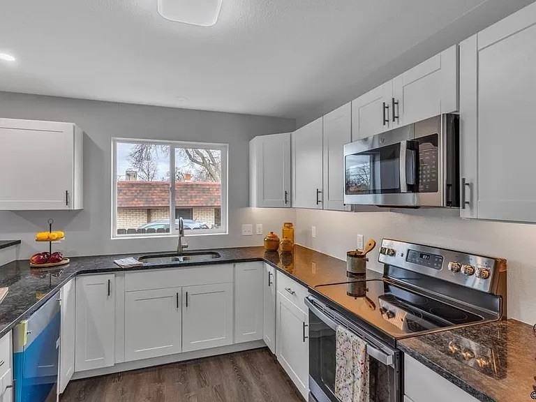 817 Forest Ave #B - Photo 4 of 21