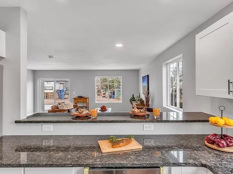 817 Forest Ave #B - Photo 5 of 21