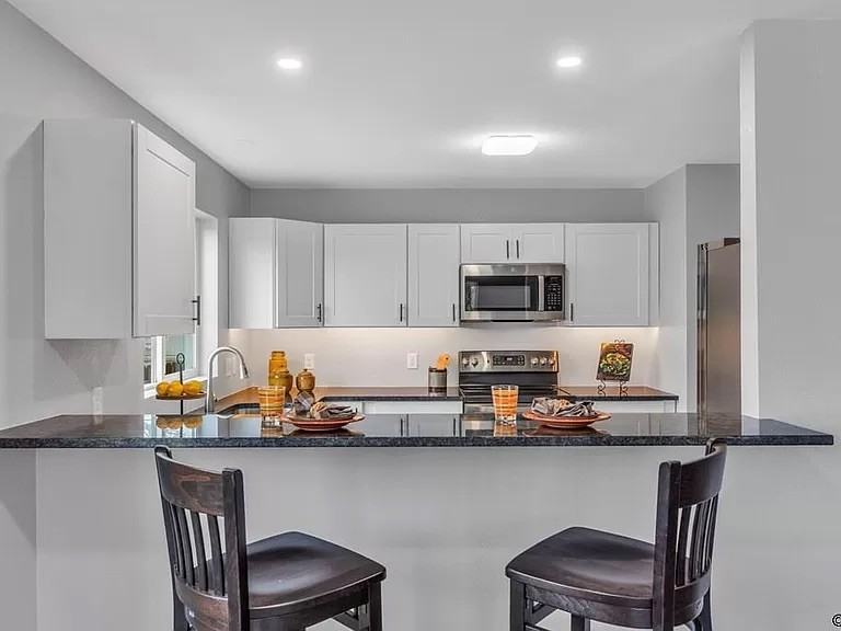 817 Forest Ave #B - Photo 6 of 21