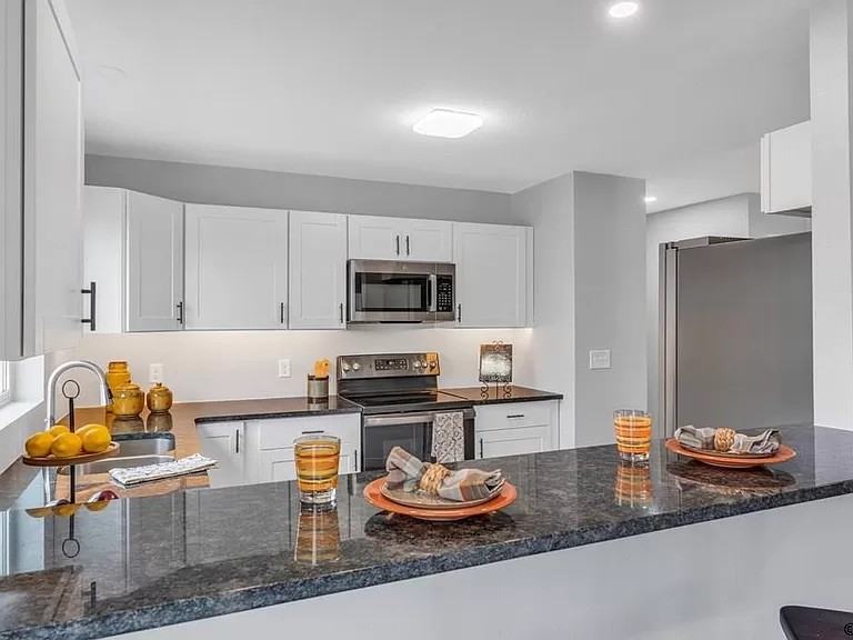 817 Forest Ave #B - Photo 7 of 21