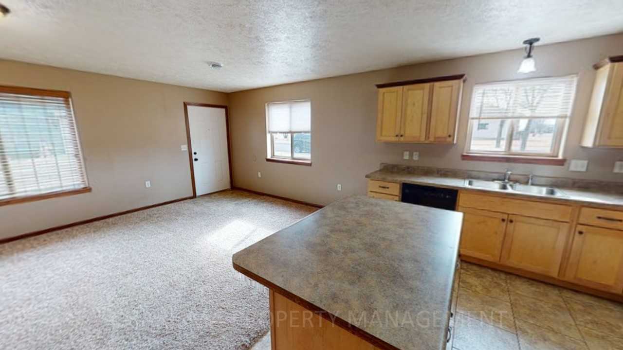 231 W 4th St #C - Photo 4 of 20