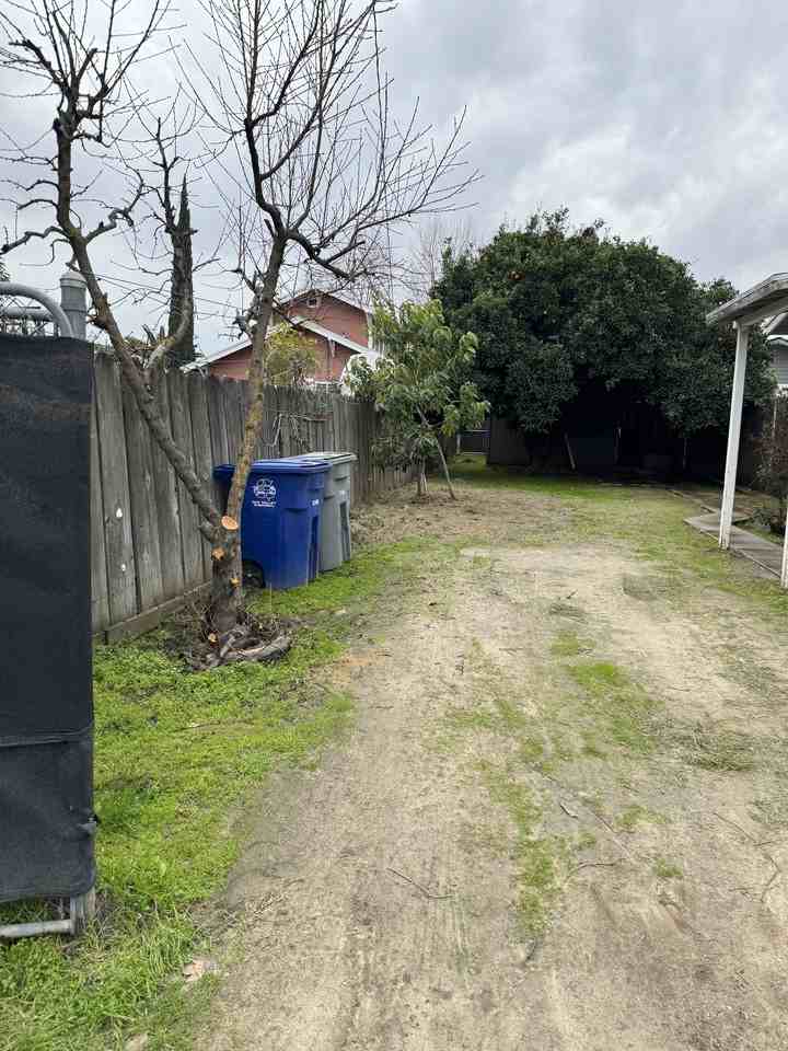 1136 1/2 J St #NA - Photo 2 of 14