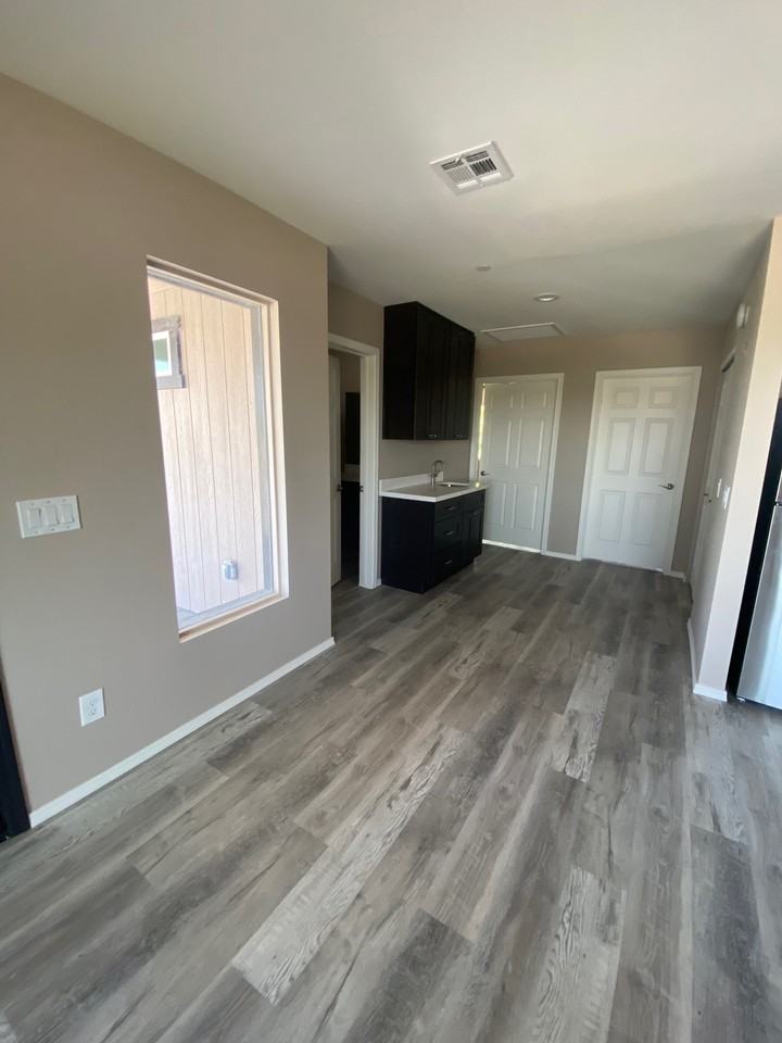 11101 W Montana Ave #B - Photo 3 of 10