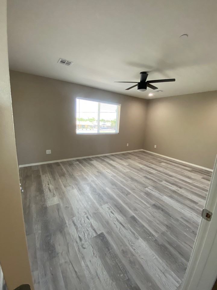 11101 W Montana Ave #B - Photo 7 of 10