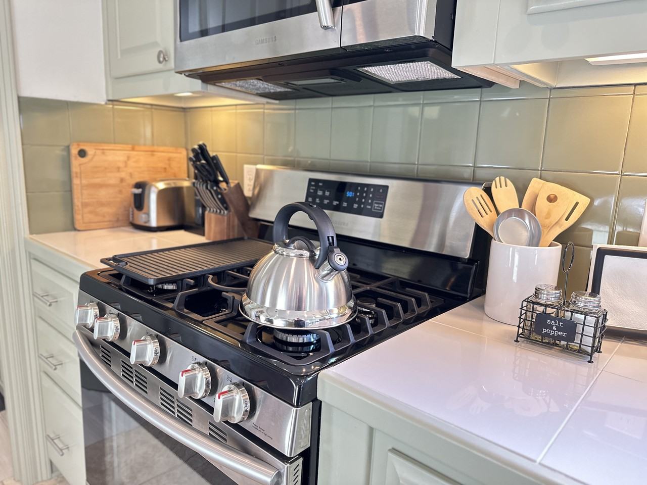 1656 Belmont Ave #B - Photo 3 of 22