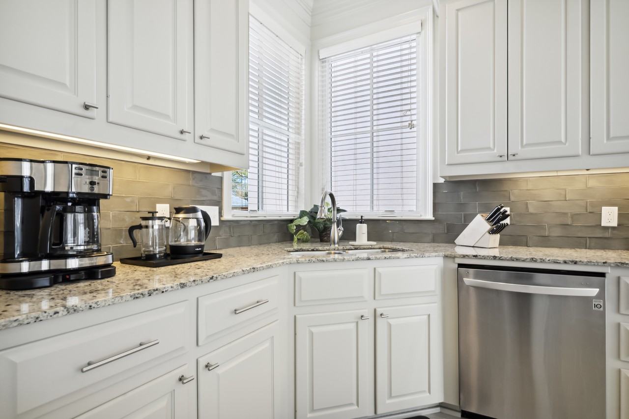 1656 Belmont Ave #NA - Photo 6 of 31