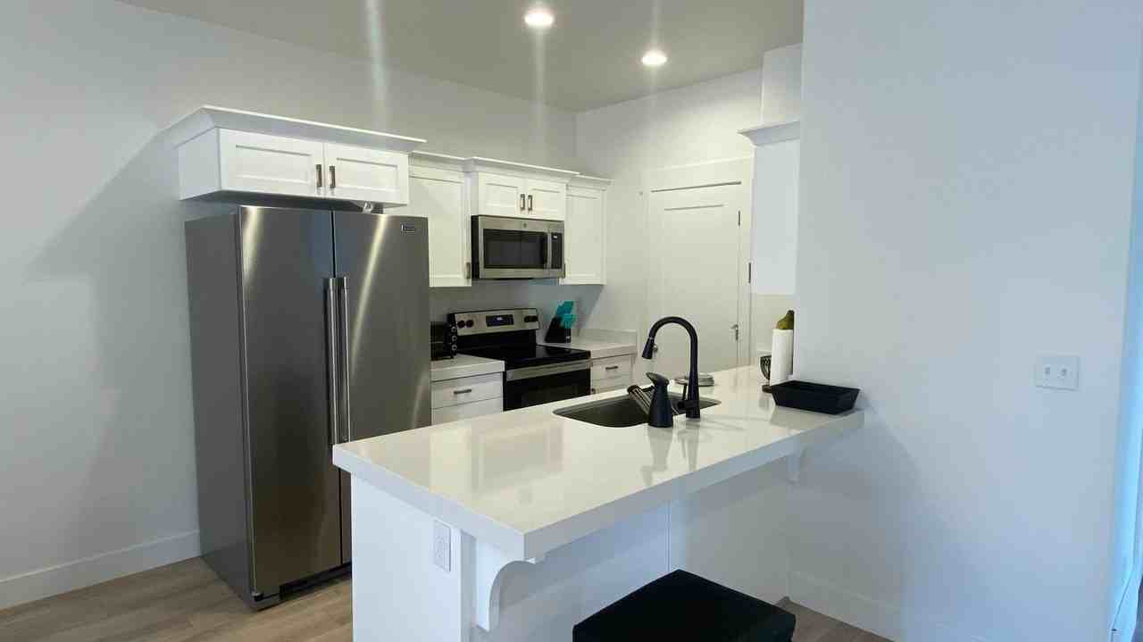 N Silver Spring Way - Photo 4 of 11