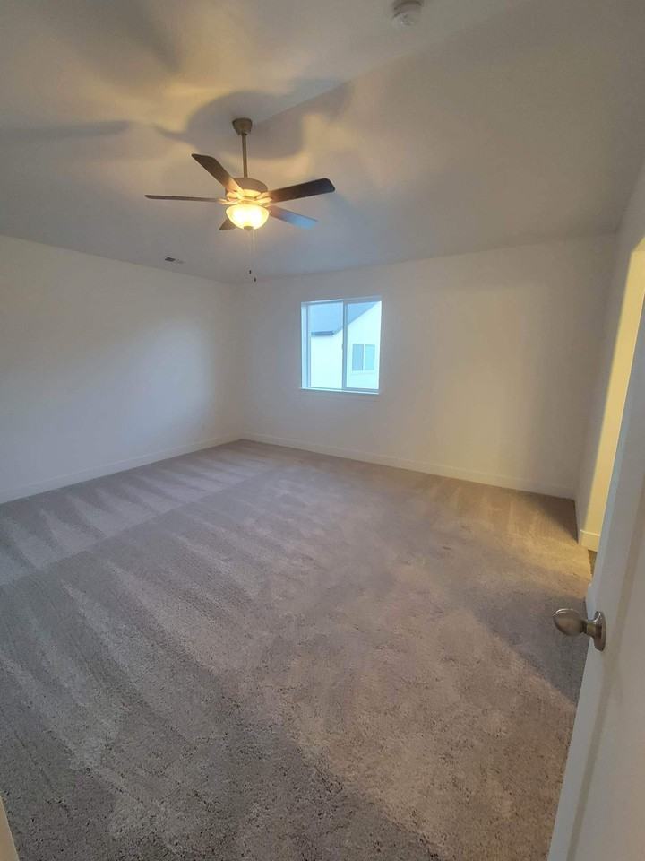 N Silver Spring Way - Photo 2 of 11