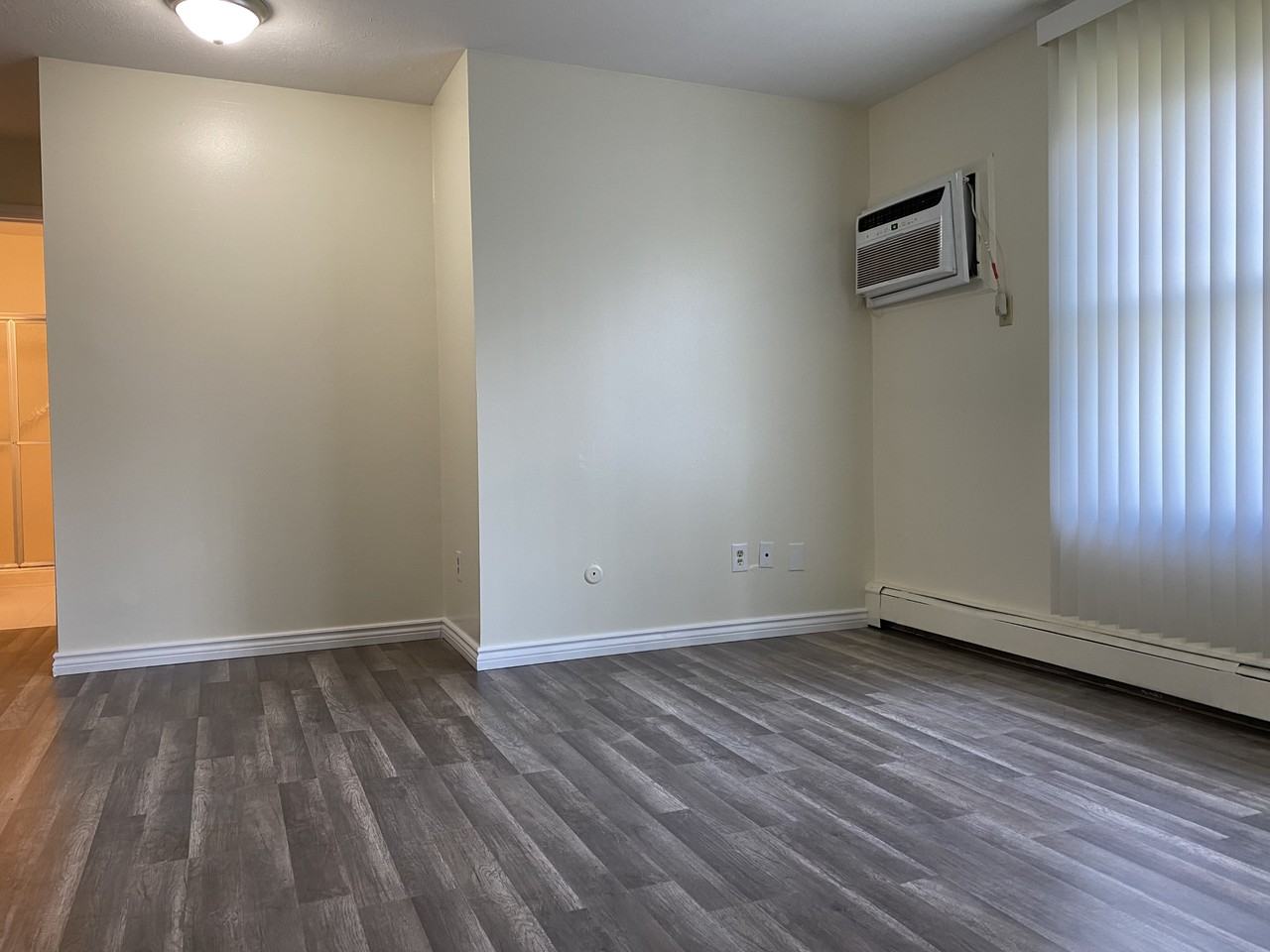 208 Perry St #10 - Photo 3 of 10