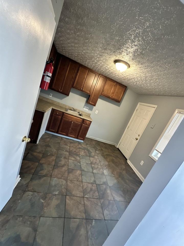 1409 Rock Cut Road #I6 - Photo 4 of 15