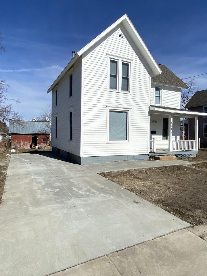540 8th Ave #1 - Photo 4 of 33