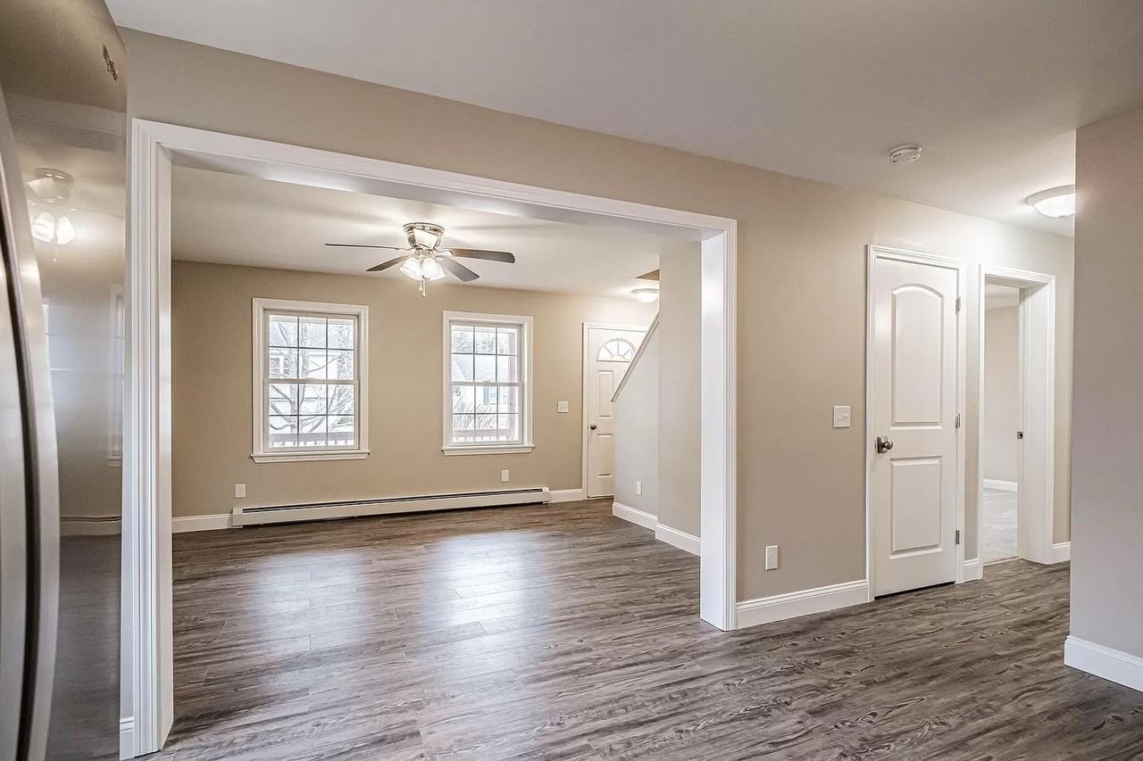 14 Hemlock Dr #1 - Photo 3 of 26