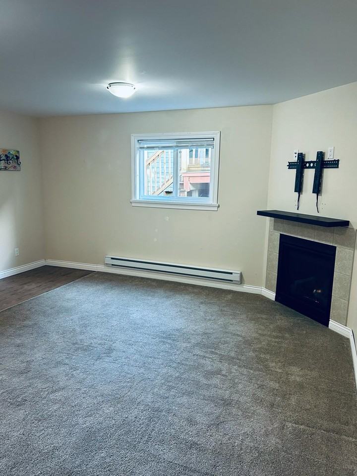 32973 Tenth Ave - Photo 3 of 11