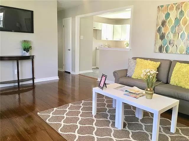 943 Kingsway Rd - Photo 3 of 21