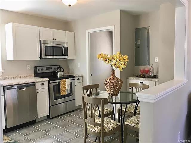 943 Kingsway Rd - Photo 4 of 21