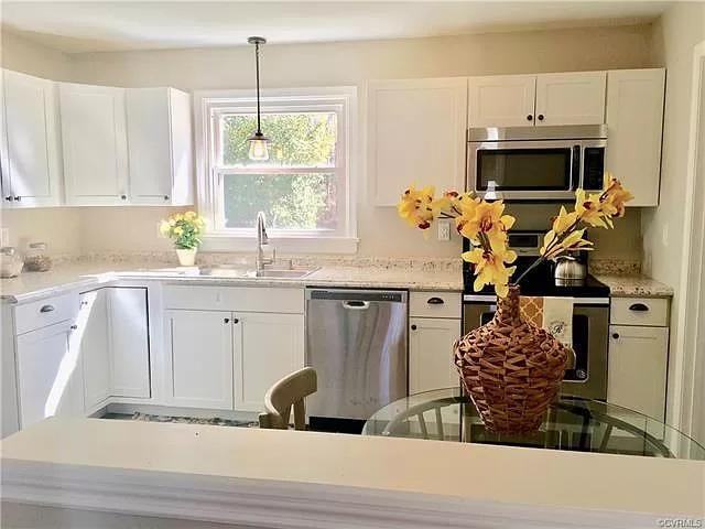 943 Kingsway Rd - Photo 6 of 21