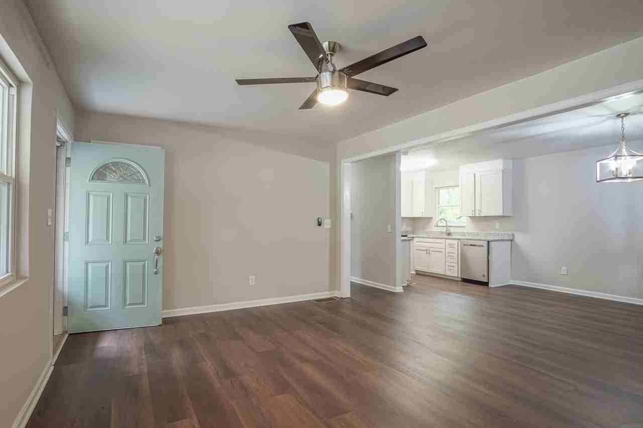 5942 Ridge Dr Se - Photo 3 of 25