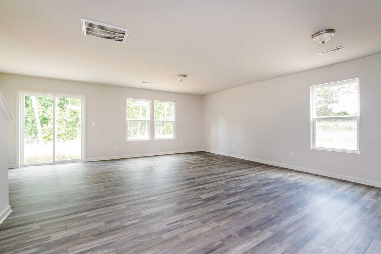 1058 1058 Manor Dr - Photo 3 of 17