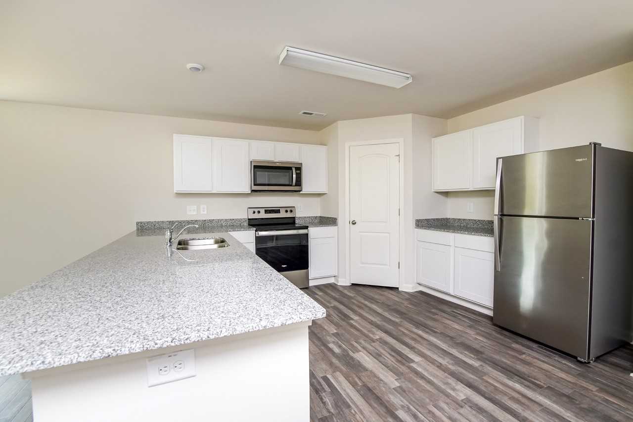 1058 1058 Manor Dr - Photo 6 of 17