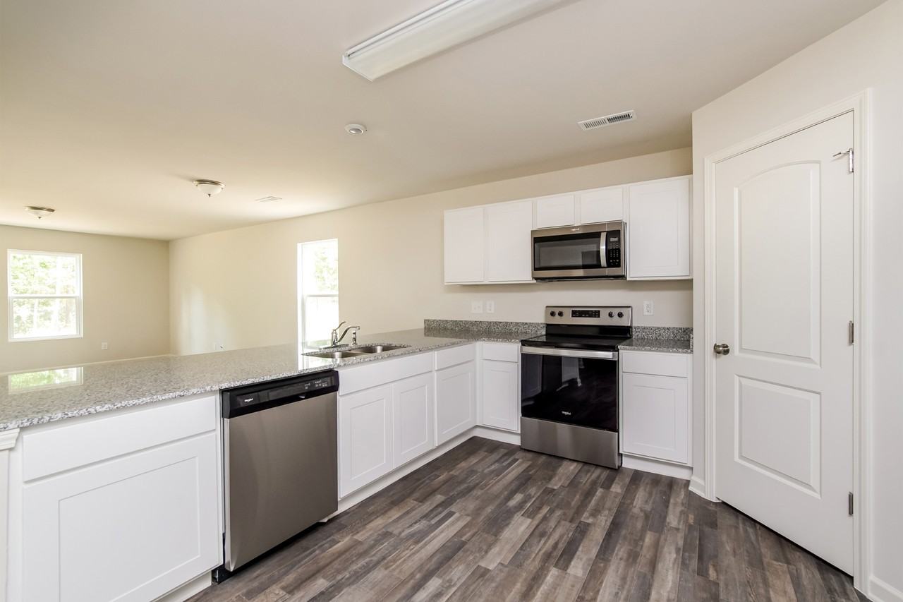 1058 1058 Manor Dr - Photo 7 of 17