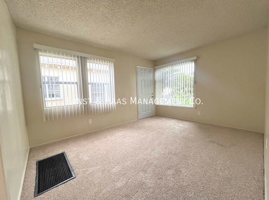 4512 1/2 E Linsley St - Photo 2 of 8