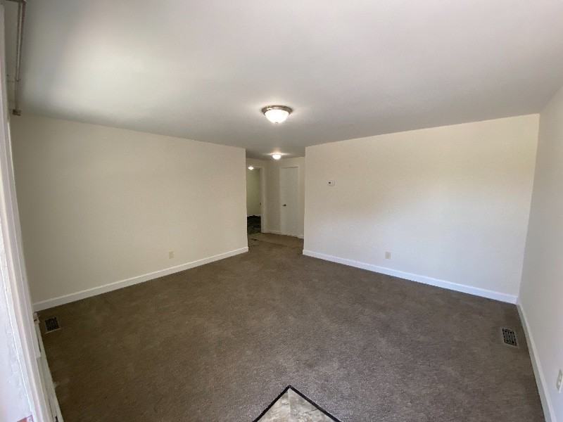 1115 Nw Blvd - Photo 2 of 8