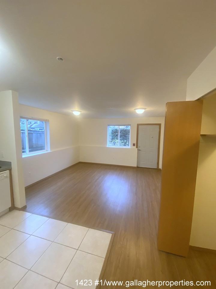 1423 Nw 61st St #1 - Photo 3 of 12