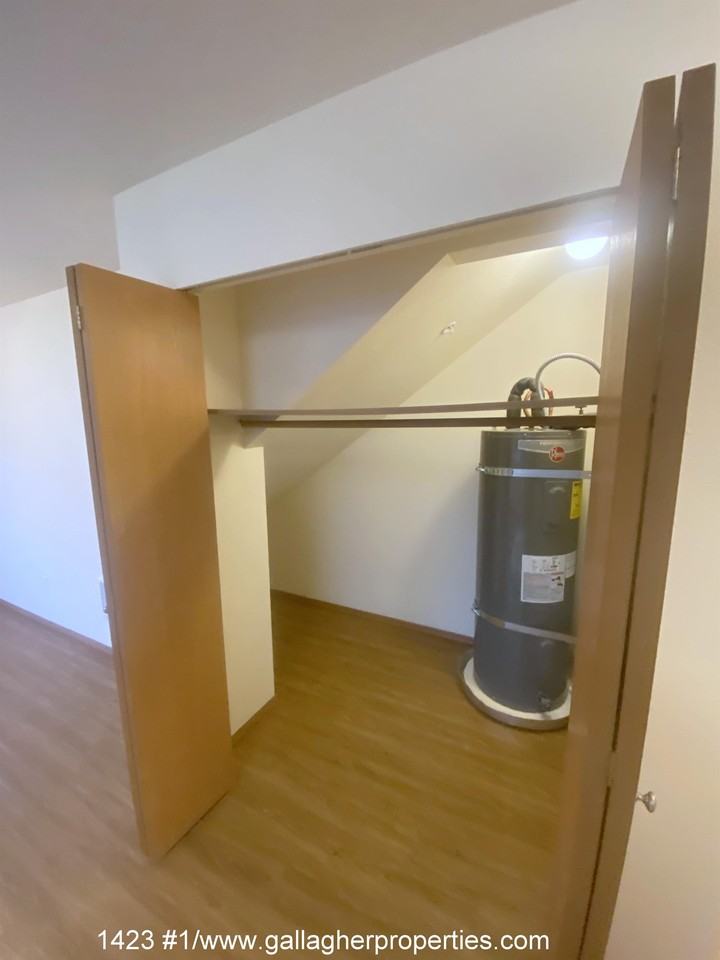 1423 Nw 61st St #1 - Photo 4 of 12