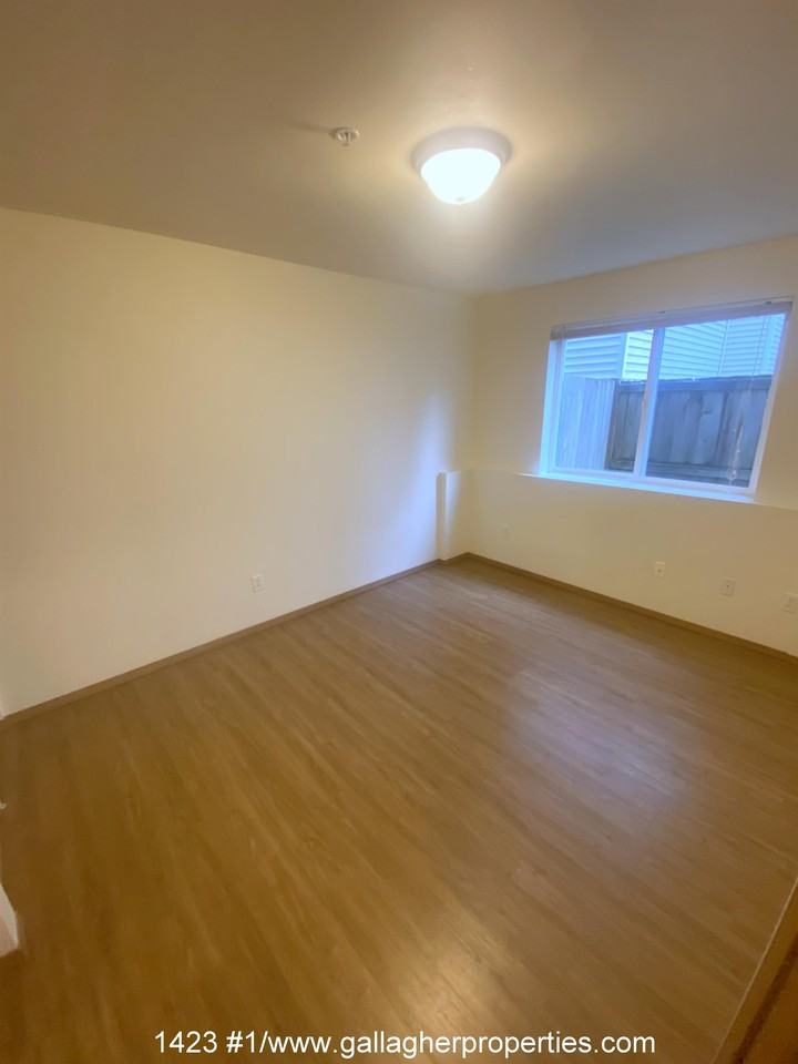 1423 Nw 61st St #1 - Photo 5 of 12
