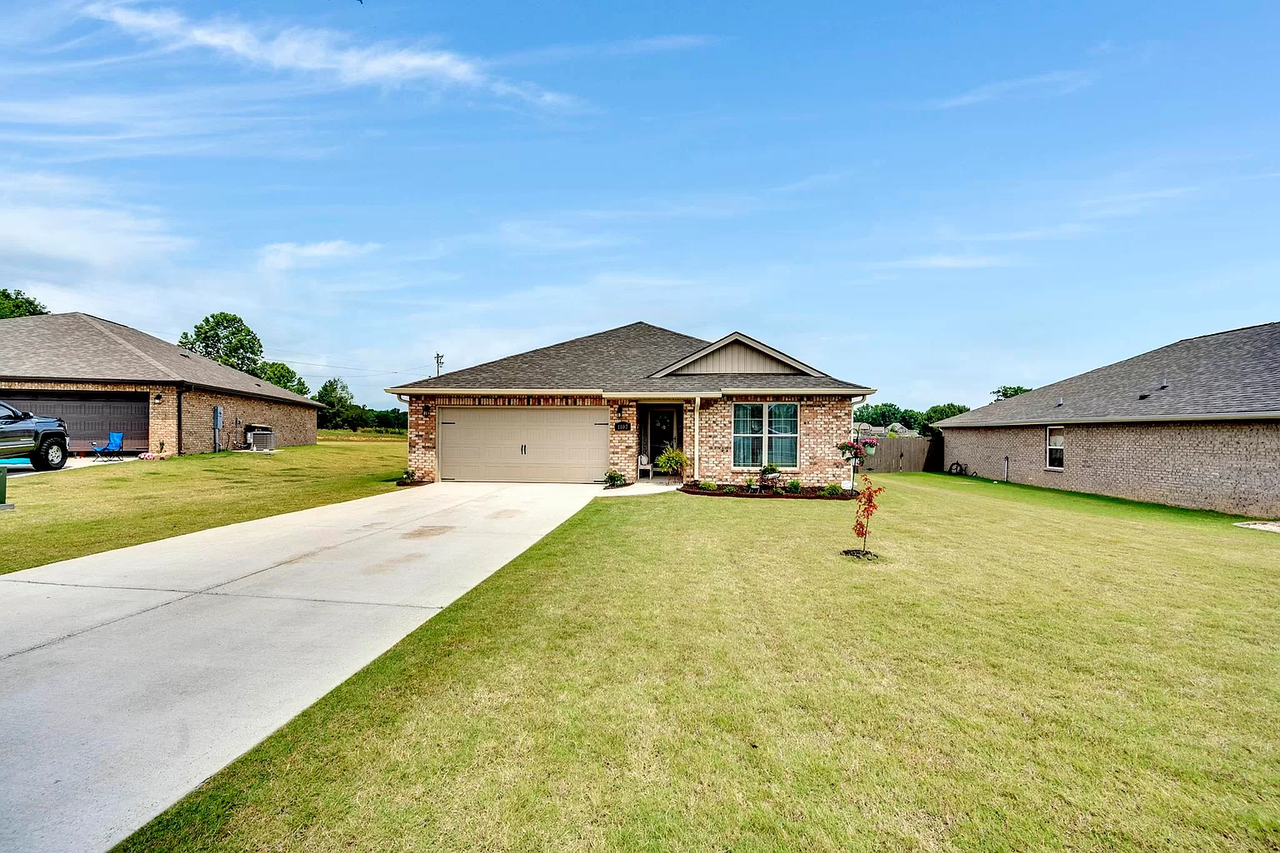 1107 Colonial Dr Sw #NA - Photo 2 of 42