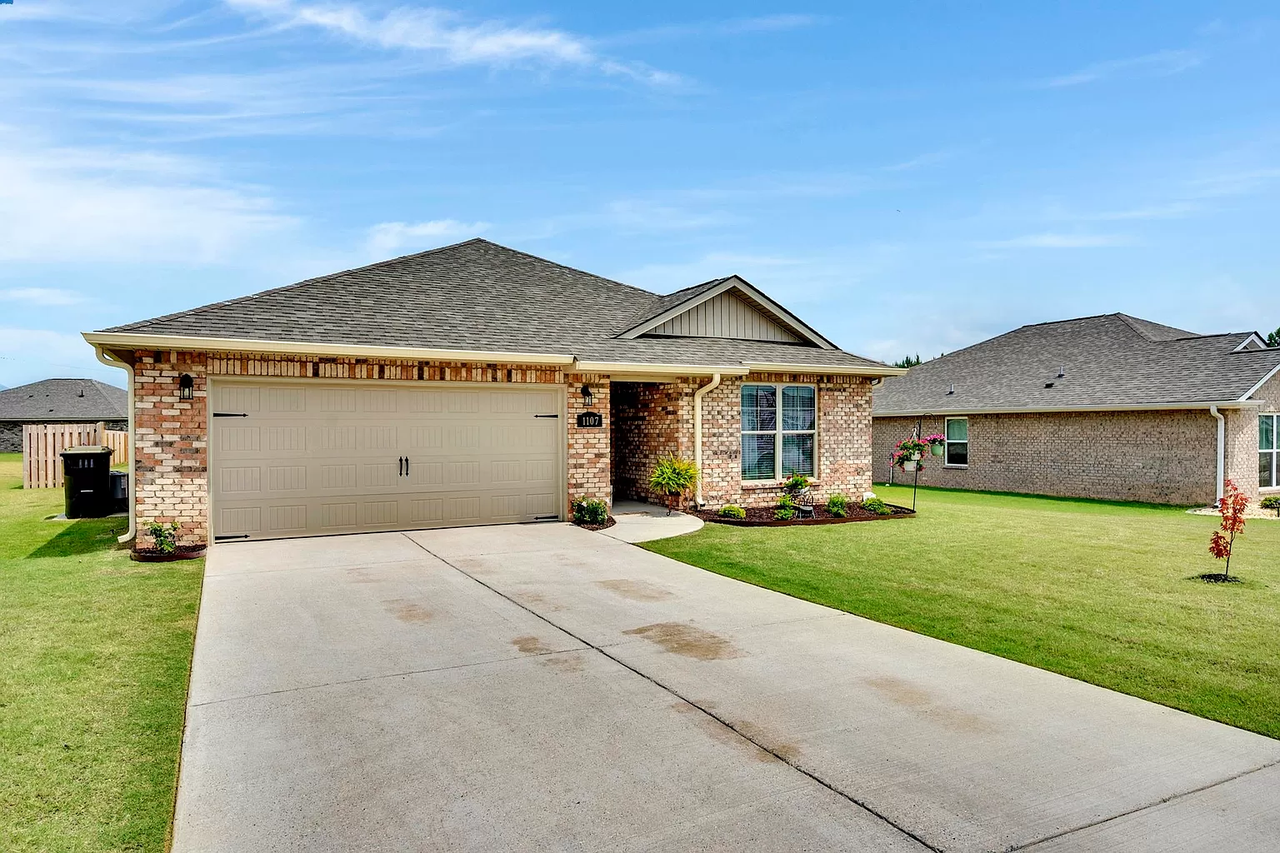 1107 Colonial Dr Sw #NA - Photo 3 of 42