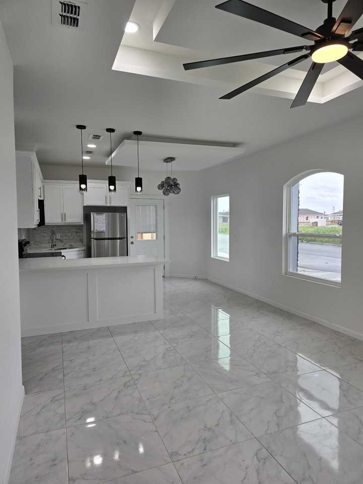 918 N Abbey Ave #1 - Photo 2 of 10