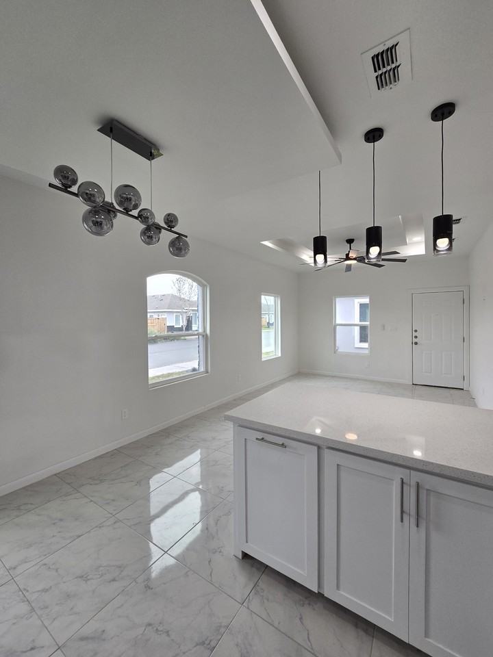 918 N Abbey Ave #1 - Photo 4 of 10