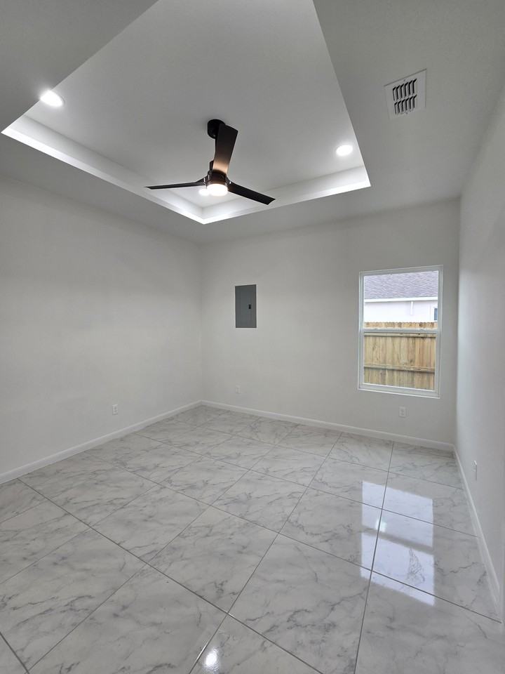 918 N Abbey Ave #1 - Photo 7 of 10