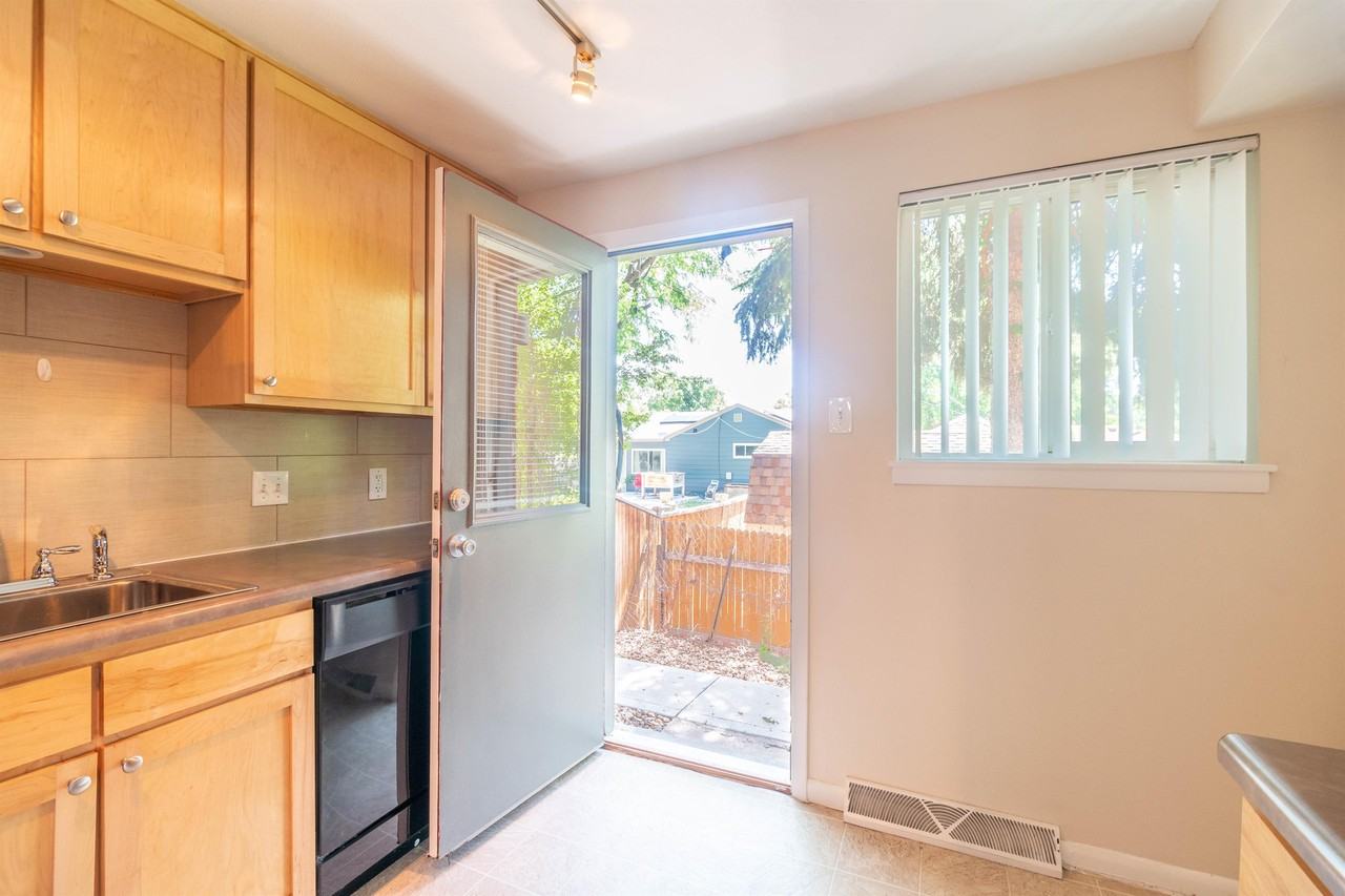 Edgewater Flats - Photo 3 of 19