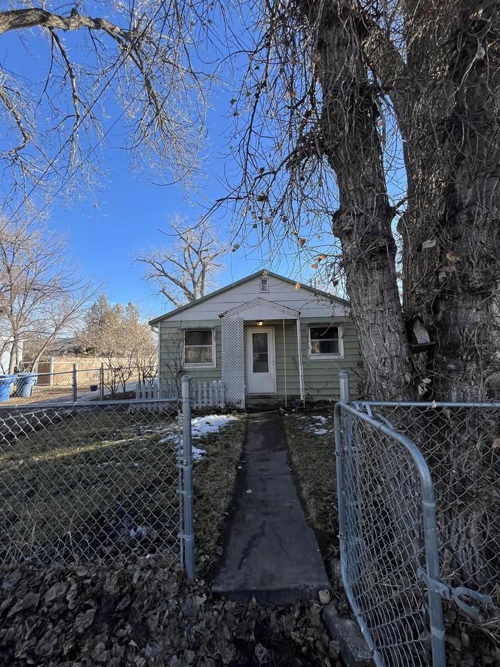 709A 11th Avenue Apartments 709 11th Ave Apt A, Belle Fourche, SD