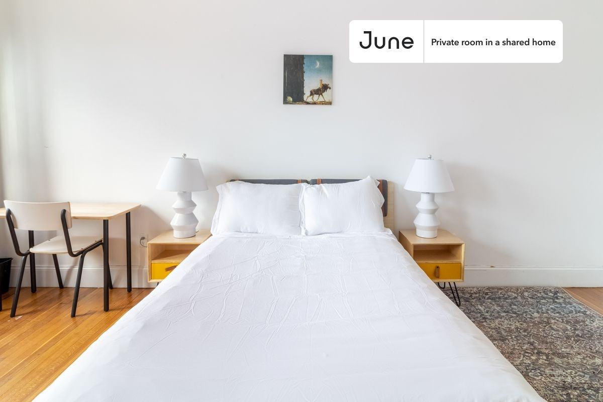 1592 Beacon St #C - Photo 2 of 22