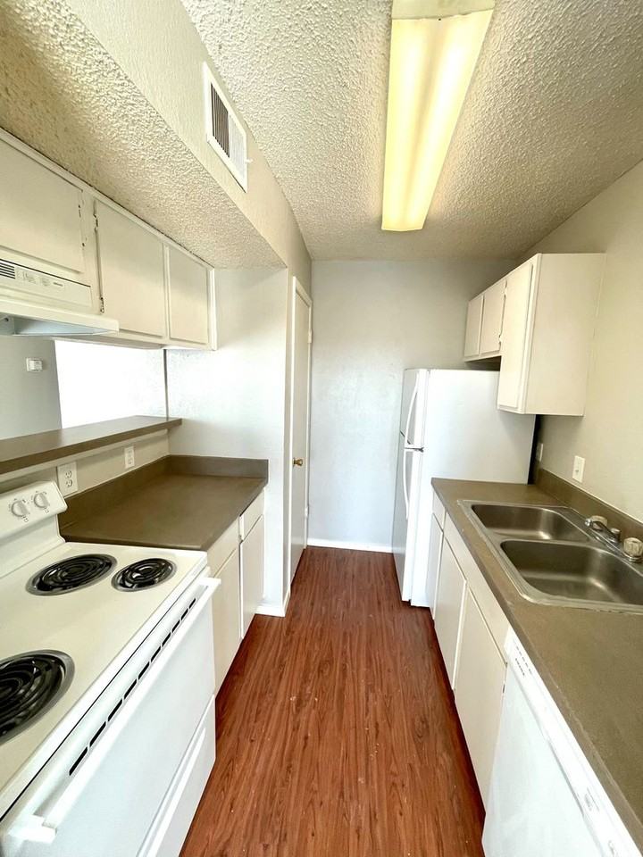 Windmill Apartments - Photo 2 of 12