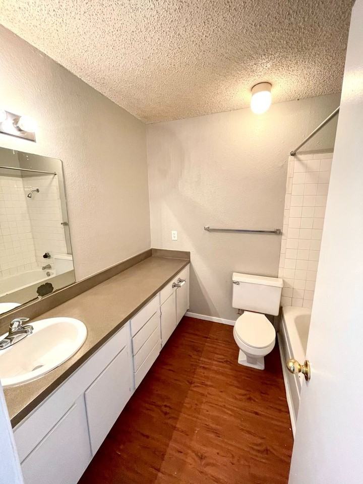 Windmill Apartments - Photo 3 of 12