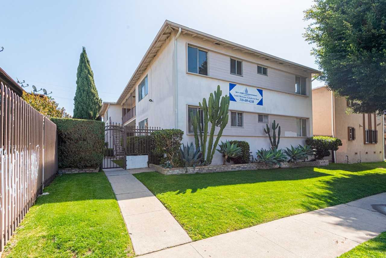 10226 Darby Ave - Photo 4 of 4